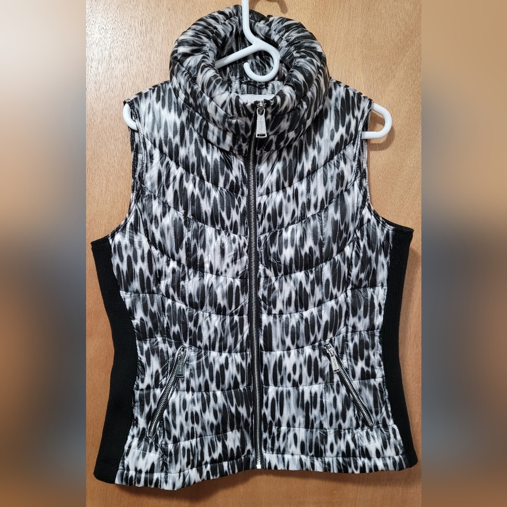 Calvin Klein Black & White Sleeveless Vest Medium